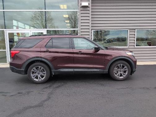 Burgundy Velvet Tinted Clearcoat 2022 Ford Explorer XLT