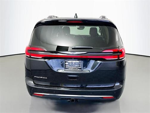 2021 Chrysler Pacifica Touring-L