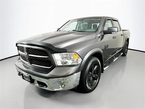 2016 RAM 1500 SLT
