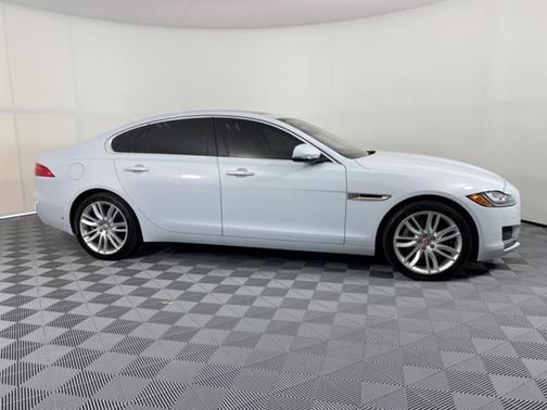 Photo 2 of 35 of 2018 Jaguar XF 35t Portfolio Limited Edition