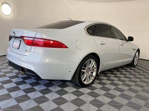 Photo 3 of 35 of 2018 Jaguar XF 35t Portfolio Limited Edition