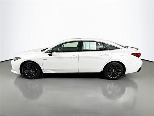 2021 Toyota Avalon Hybrid XSE