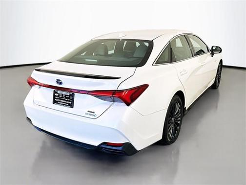 2021 Toyota Avalon Hybrid XSE