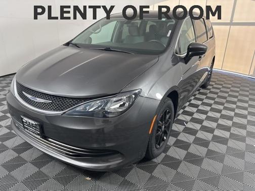 2020 Chrysler Voyager LX