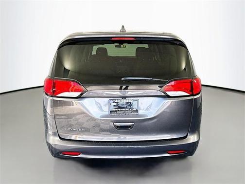 2020 Chrysler Voyager LX