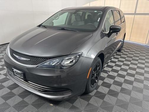 2020 Chrysler Voyager LX
