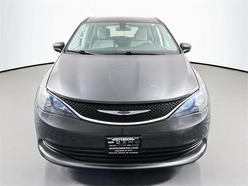 2020 Chrysler Voyager LX