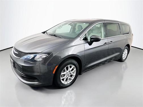 2020 Chrysler Voyager LX