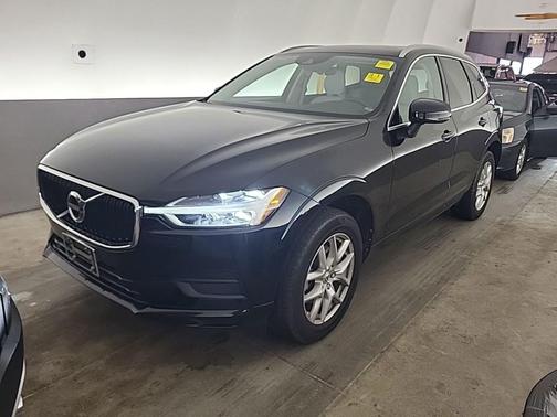 Onyx Black Metallic 2020 Volvo XC60 T5 Momentum