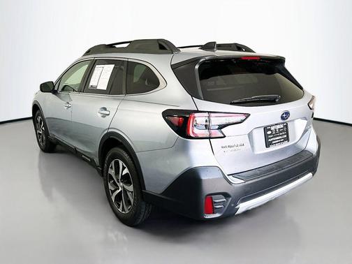 Ice Silver Metallic 2021 Subaru Outback Limited XT
