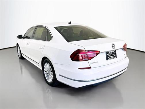 2017 Volkswagen Passat 1.8T SE