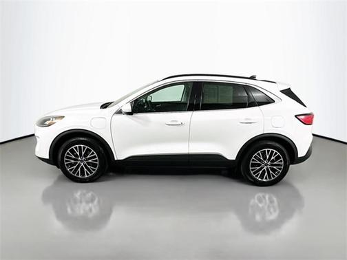 2022 Ford Escape PHEV Titanium