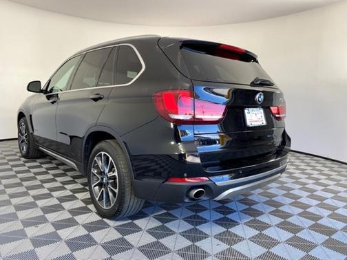 Photo 4 of 30 of 2017 BMW X5 xDrive35i