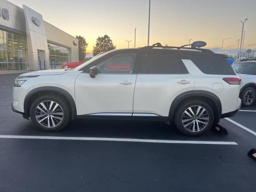 2022 Nissan Pathfinder Platinum