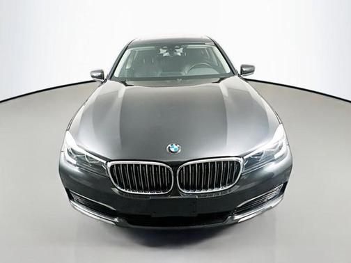 Dark Graphite Metallic 2019 BMW 740 i xDrive