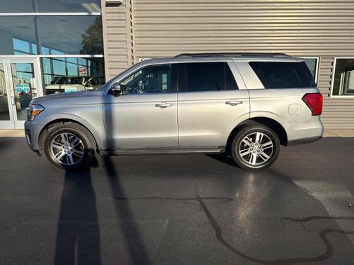 Iconic Silver Metallic 2024 Ford Expedition XLT