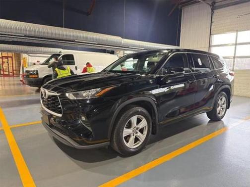 Midnight Black Metallic 2020 Toyota Highlander LE