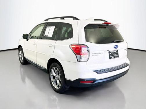 Crystal White Pearl 2017 Subaru Forester 2.5i Touring
