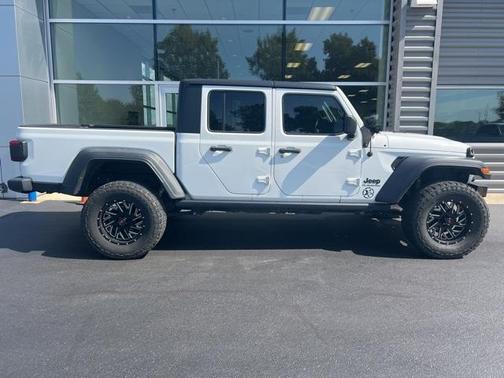 2020 Jeep Gladiator Sport