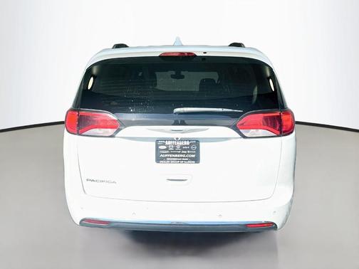 Bright White Clearcoat 2018 Chrysler Pacifica Touring-L