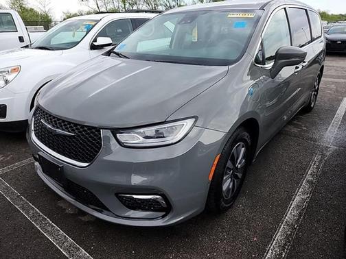 2022 Chrysler Pacifica Hybrid Touring L