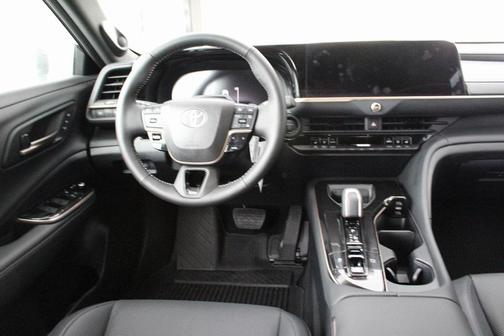 2025 Toyota Crown Platinum