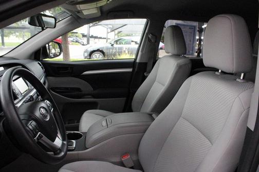 2014 Toyota Highlander LE