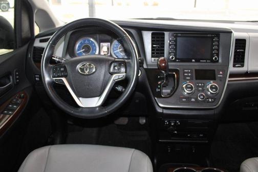 2019 Toyota Sienna Limited Premium