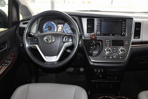 2019 Toyota Sienna Limited Premium