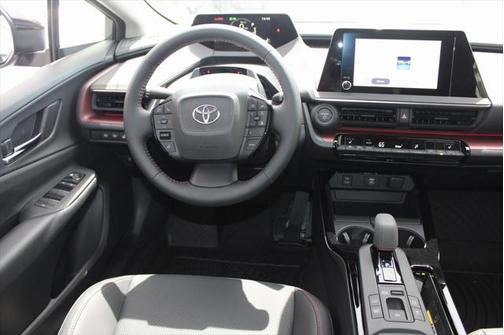 2025 Toyota Prius L