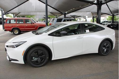 2025 Toyota Prius L