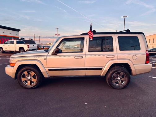 2007 Jeep Commander Sport
