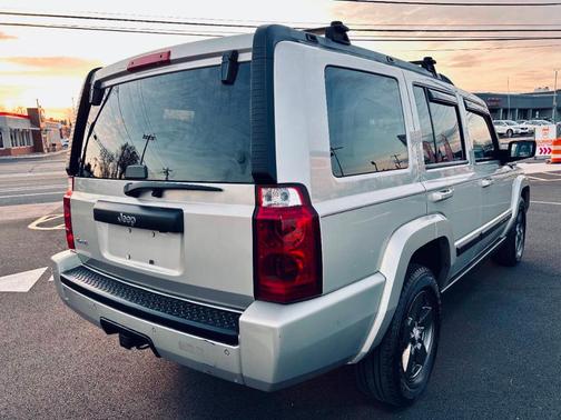 2007 Jeep Commander Sport