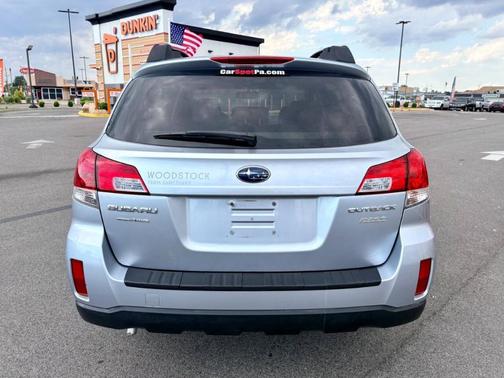 Ice Silver Metallic 2013 Subaru Outback 2.5i Premium