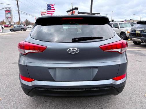 2016 Hyundai TUCSON SE