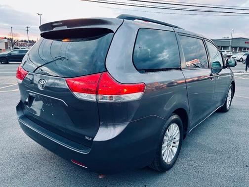2013 Toyota Sienna XLE