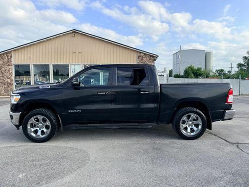 Diamond Black Crystal Pearlcoat 2019 RAM 1500 Big Horn