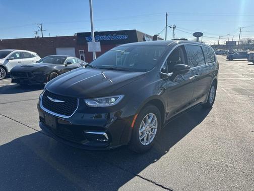2024 Chrysler Pacifica Touring-L