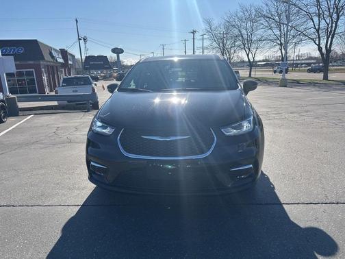 2024 Chrysler Pacifica Touring-L