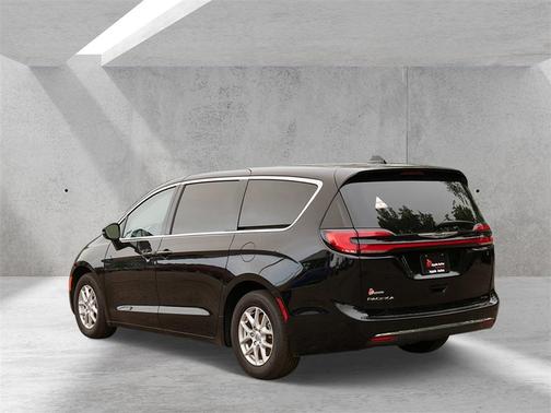 2024 Chrysler Pacifica Touring-L