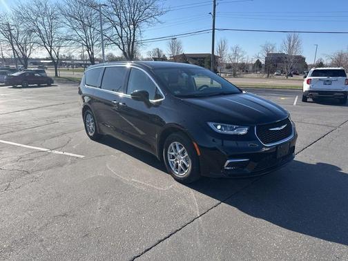 2024 Chrysler Pacifica Touring-L