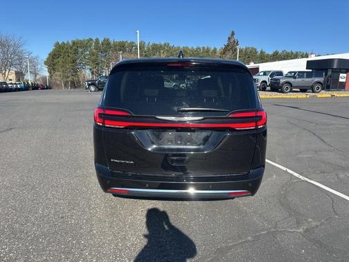 2024 Chrysler Pacifica Touring-L