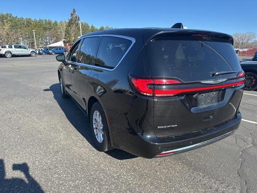 2024 Chrysler Pacifica Touring-L