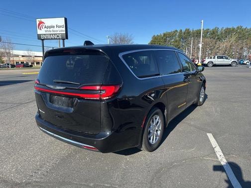 2024 Chrysler Pacifica Touring-L