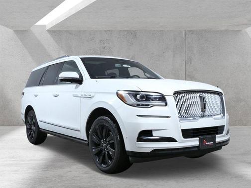 White Metallic 2023 Lincoln Navigator Reserve