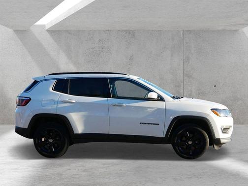 White Clearcoat 2018 Jeep Compass Latitude