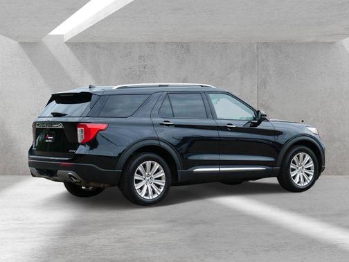 Black Metallic 2022 Ford Explorer Limited