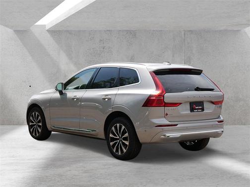 2023 Volvo XC60 B5 Plus Bright Theme