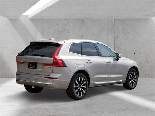 2023 Volvo XC60 B5 Plus Bright Theme