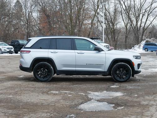 2024 Jeep Grand Cherokee Laredo